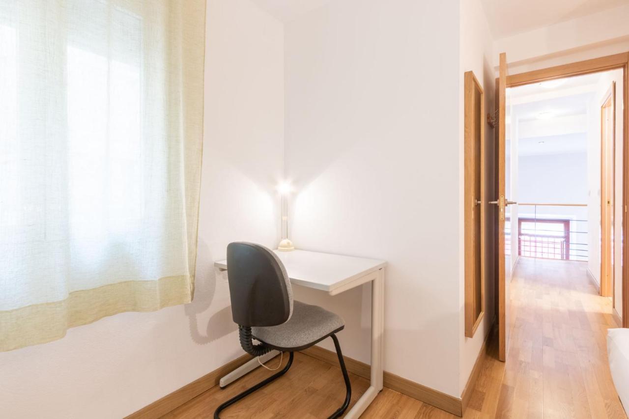 Goles Courtyard With Parking By Valcambre Apartment Sevilla Bagian luar foto