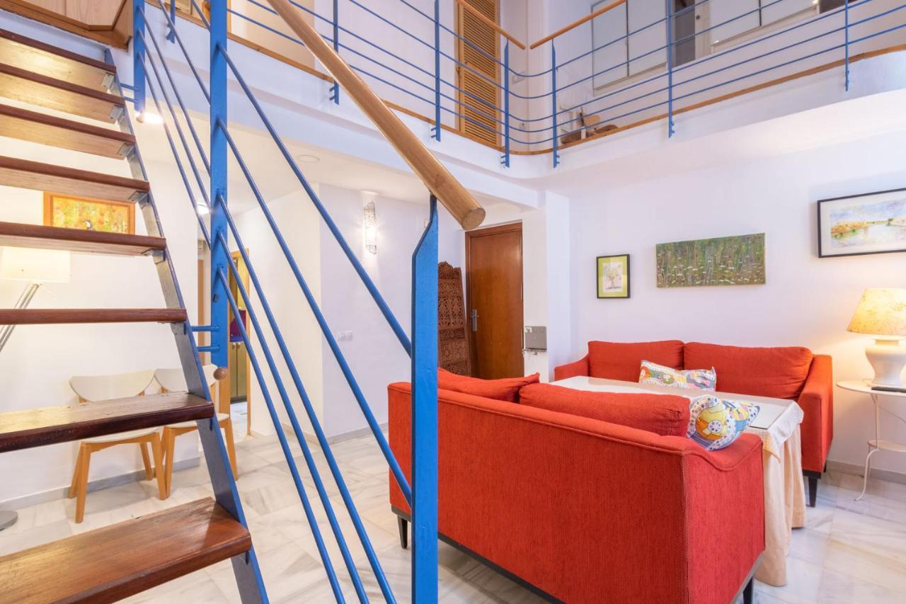 Goles Courtyard With Parking By Valcambre Apartment Sevilla Bagian luar foto