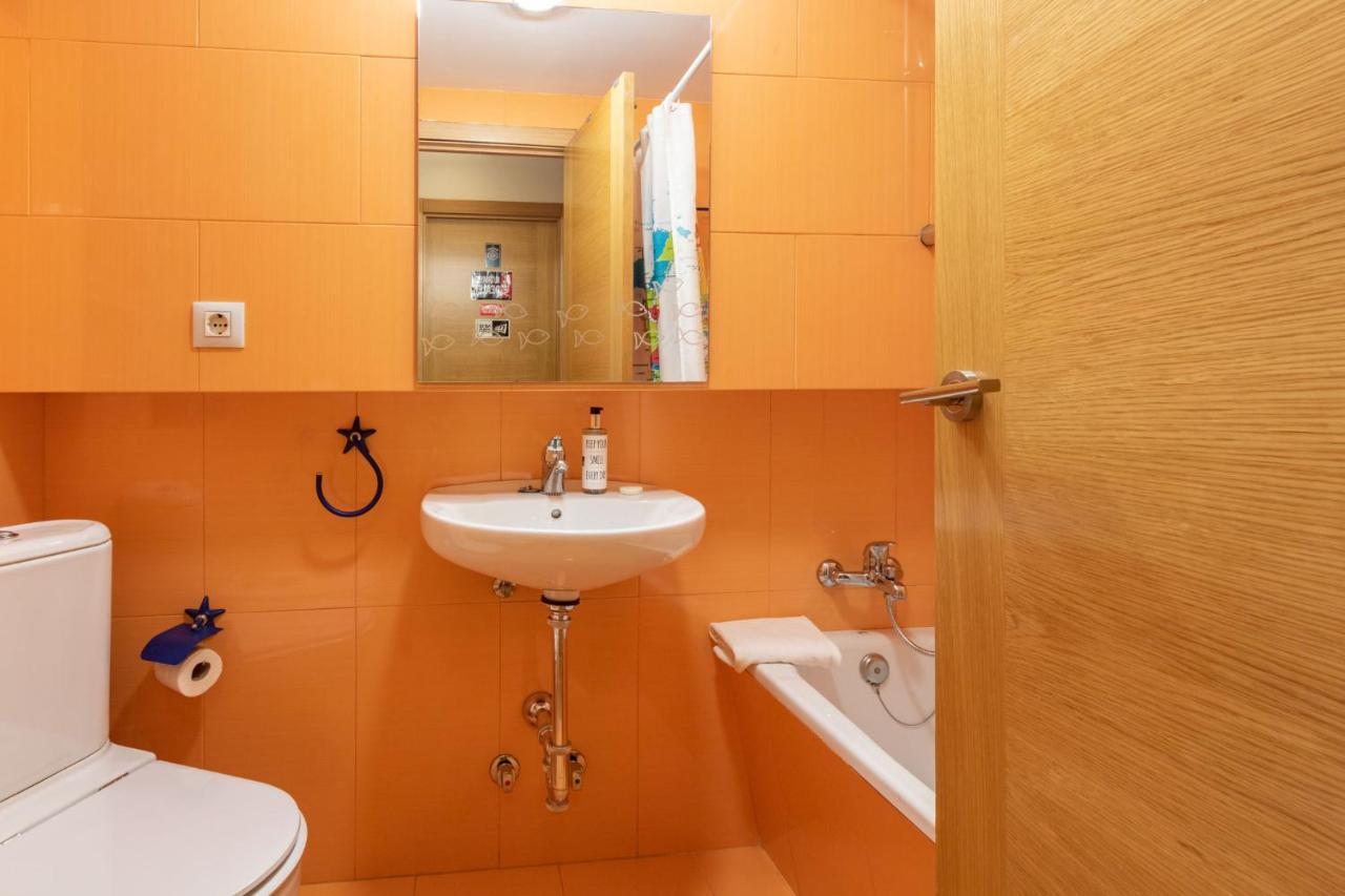 Goles Courtyard With Parking By Valcambre Apartment Sevilla Bagian luar foto