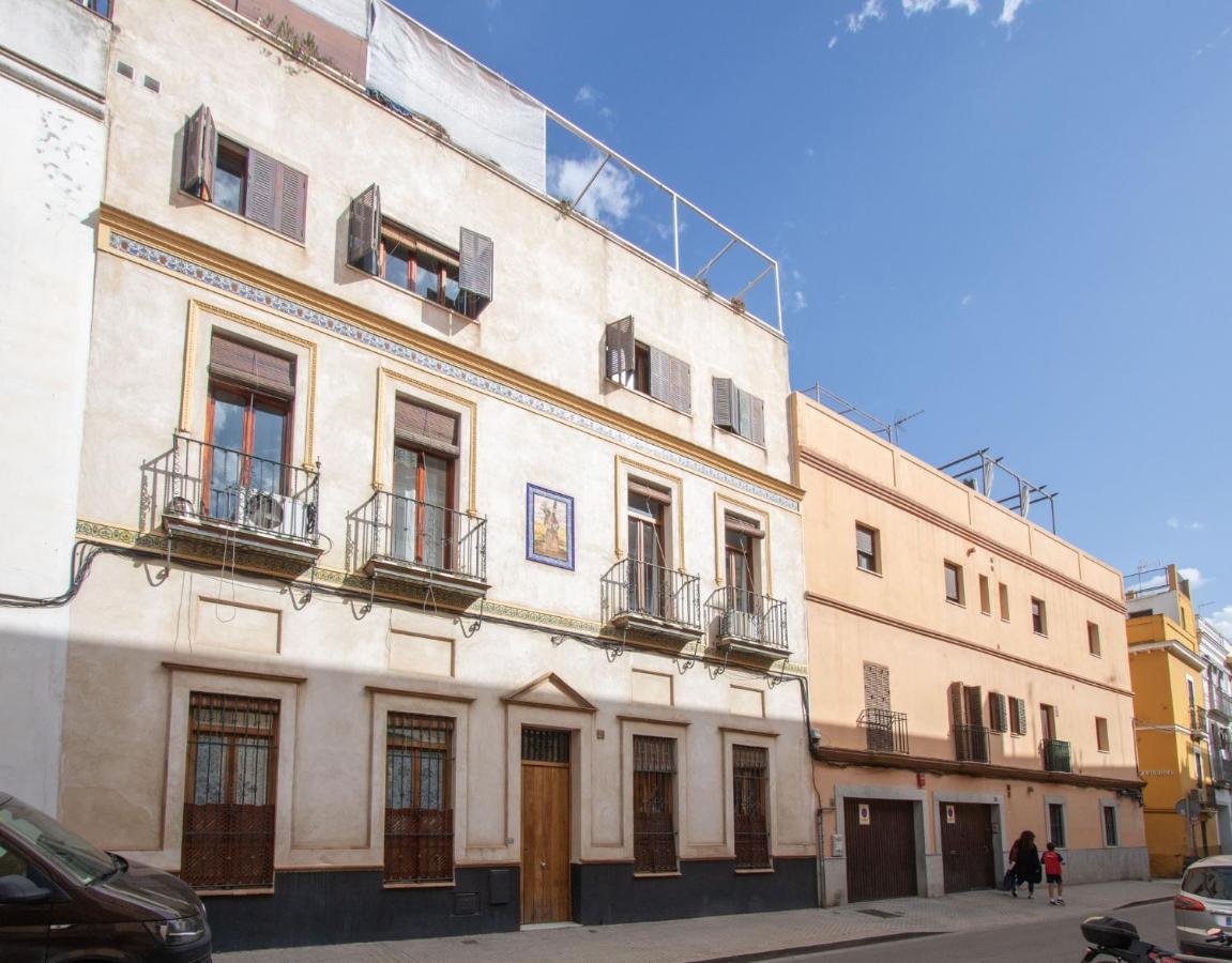 Goles Courtyard With Parking By Valcambre Apartment Sevilla Bagian luar foto