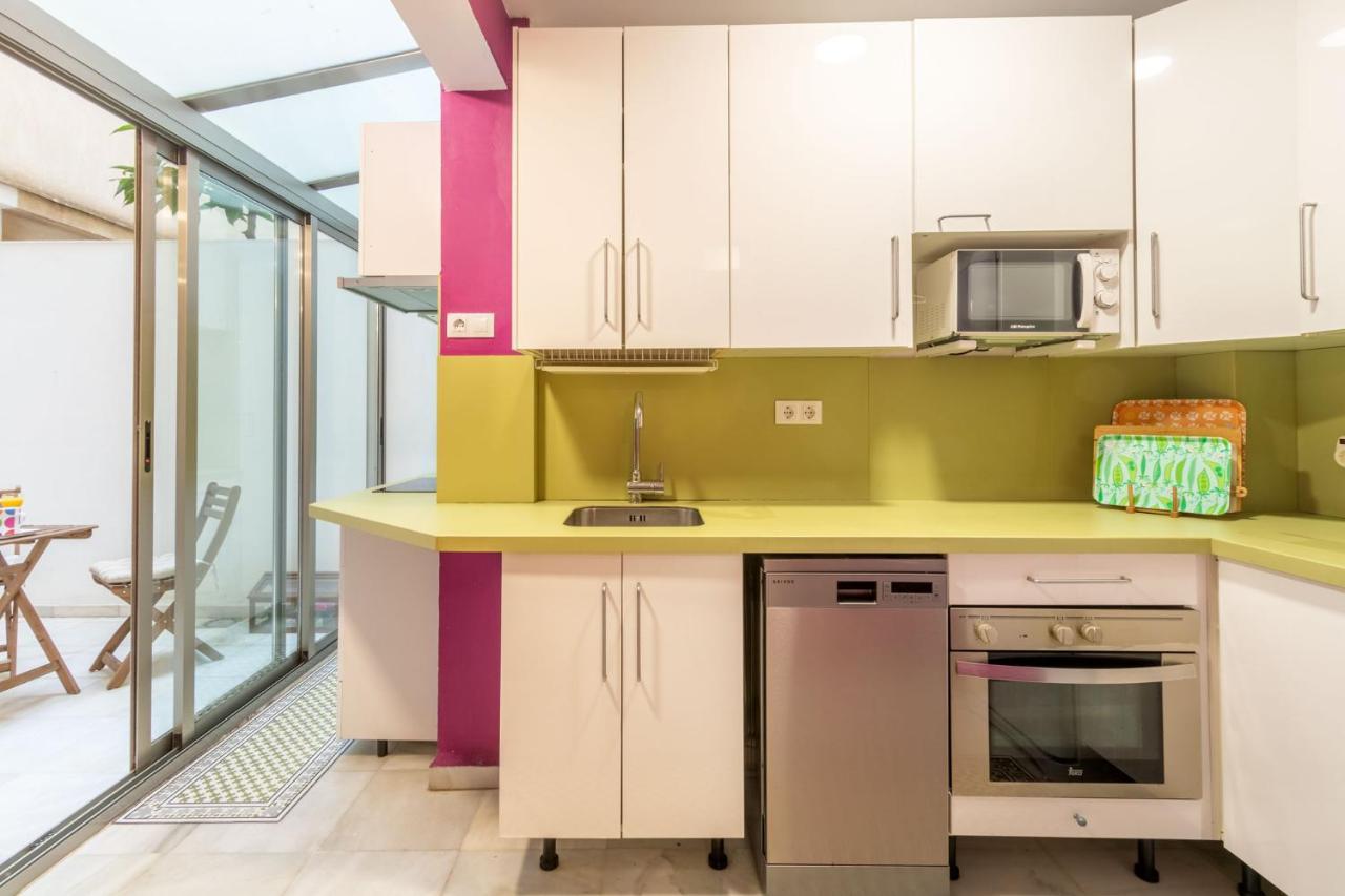 Goles Courtyard With Parking By Valcambre Apartment Sevilla Bagian luar foto