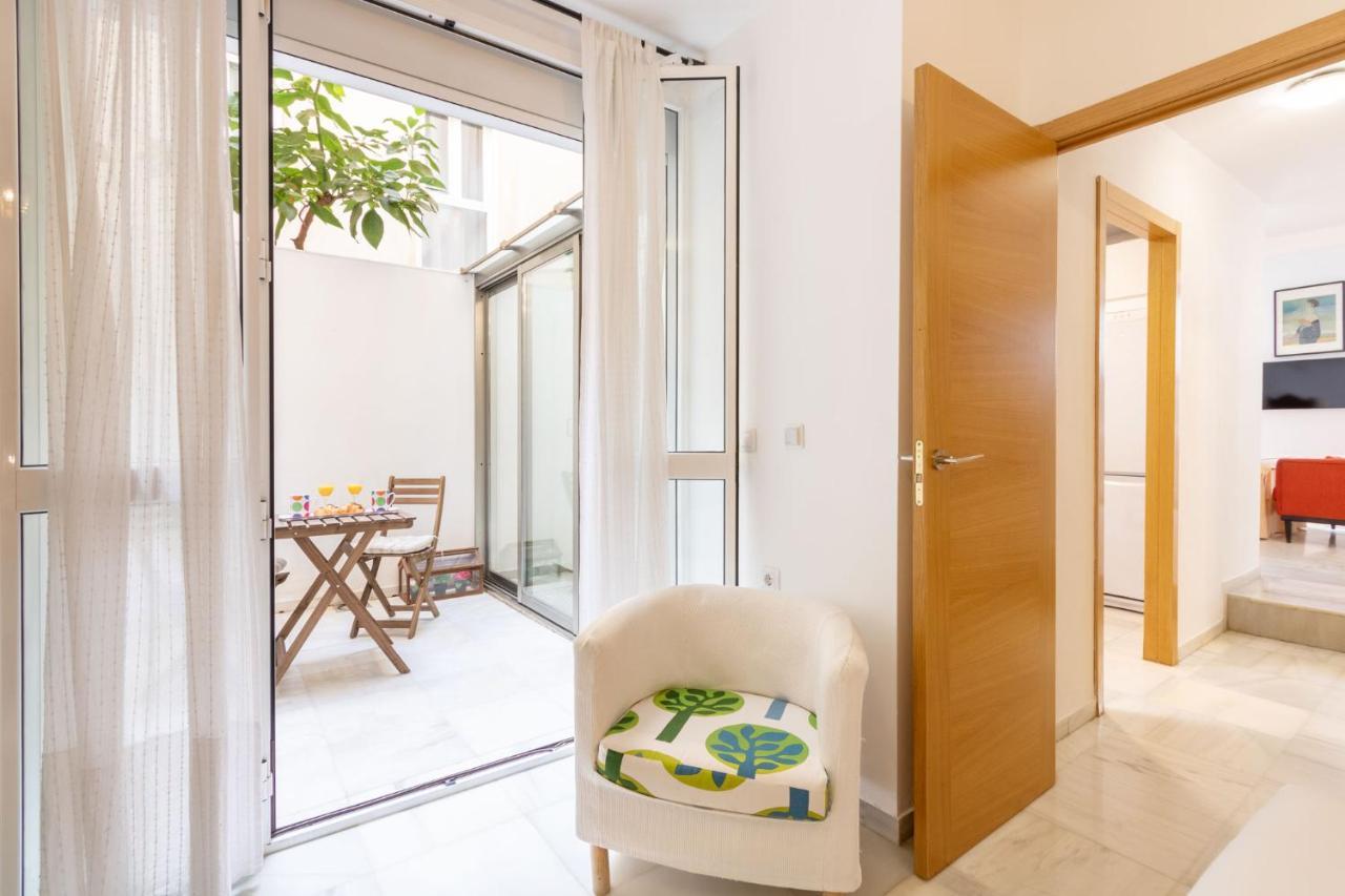 Goles Courtyard With Parking By Valcambre Apartment Sevilla Bagian luar foto